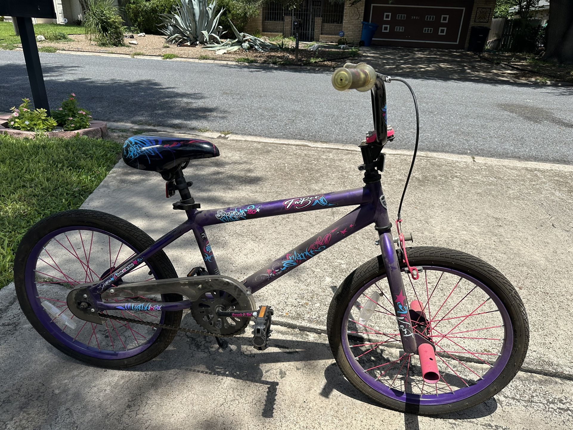 Girls Bike With Helmet