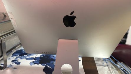 Apple computer desktop