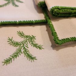 Vintage Fabric Easter Buffet Table Napkins & Tablecloth/Linens ~ Plant Foliage/Fern Frond Design
