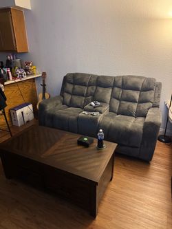 Lift top coffee table