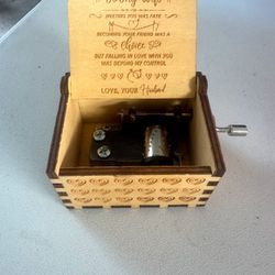 Hand-Crank Music Box For Wife
