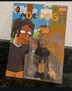 Moe -Dog  sculpture Menace ll Society