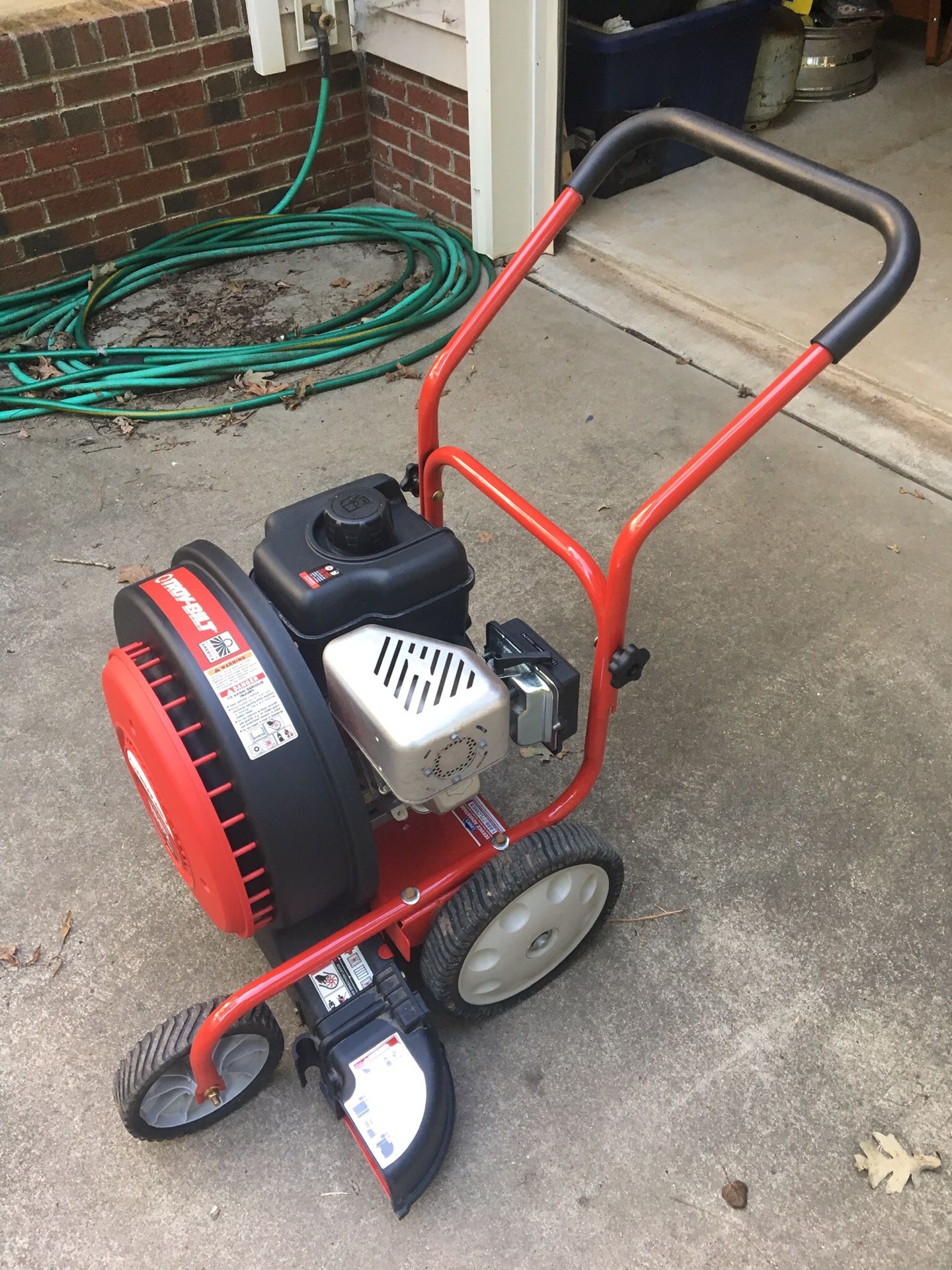 Troy bilt leaf blower like new used one season