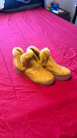 Shoes size 7