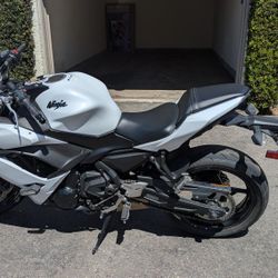 2017 Kawasaki Ninja 650 & Accessories 