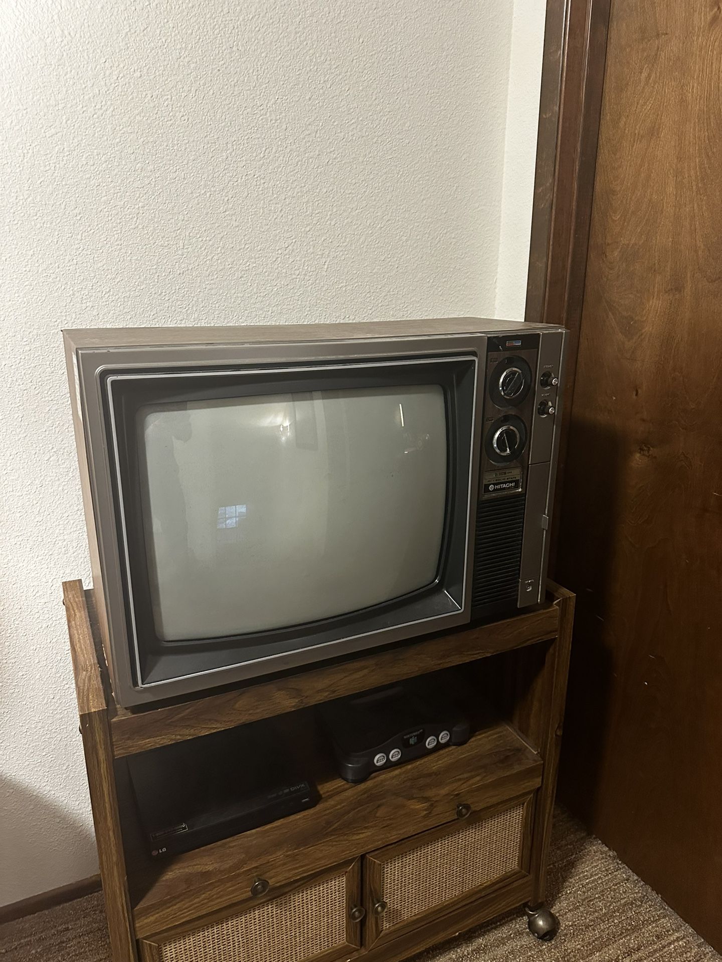 Vintage Hitachi CRT tv