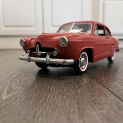 Diecast 1/18  Sun Star Platinum 1951 Kaiser Henry J  