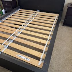 Queen Black Wood Platform