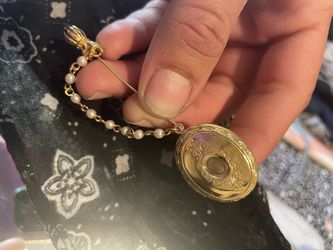 Gold Locket Pendent 
