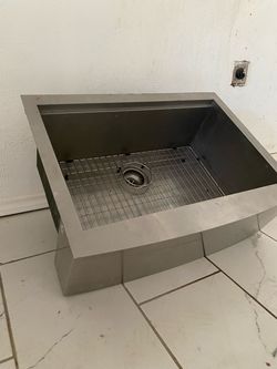 Farmhouse sink