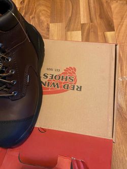 Men’s working boots red wings water proof.