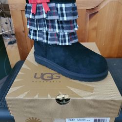 UGGS Girls Youth Size 1 NEW IN BOX