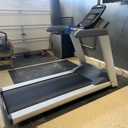Amazing treadmill Precor 425