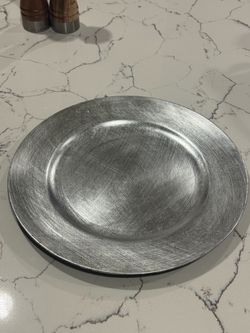 Silver Plastic Charger Plates - 100