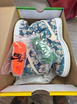 “Maui Wowie” SB Dunk High - Size 7.5