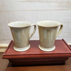 DesignPac Earthenware Iridescent Pedestal Coffee Mug