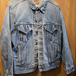 Official LEVIS “80s” Jean Jacket/ Bikers Favorite/