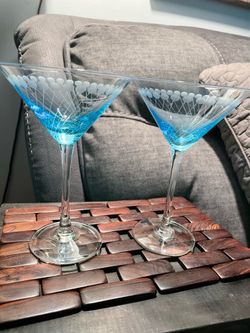 Set of turquoise/clear etched cocktail /🍸  🫒 🍸 glasses 🍸