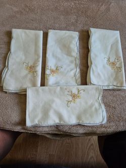 Vintage Embroidered Cloth NAPKINS -set for 4
