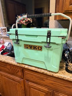 20 QT WIND RIVER YKO HARD COOLER