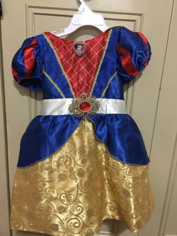 2t Snow White costume