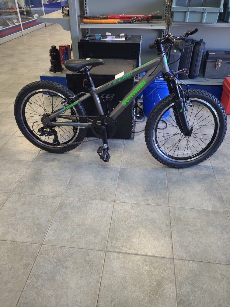 SCHWINN BOYS BIKE - S0984DSGC