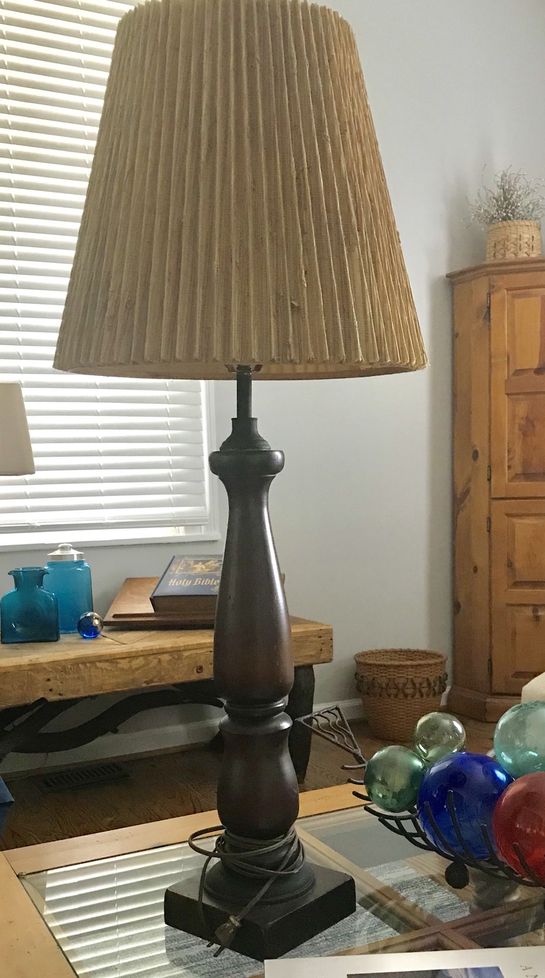 Solid hardwood lamp