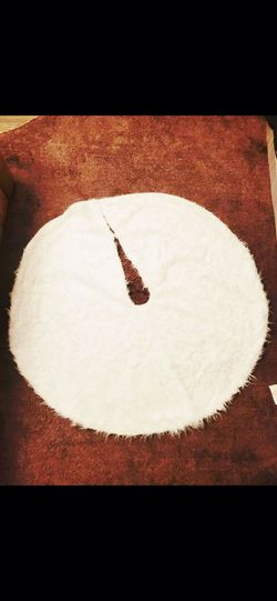 Christmas Tree Skirt Pickup 3-8:30 pm rainbow/charleston cash only moving sale