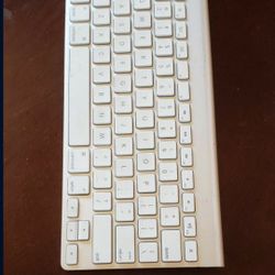 APPLE BLUETOOTH KEYBOARD 