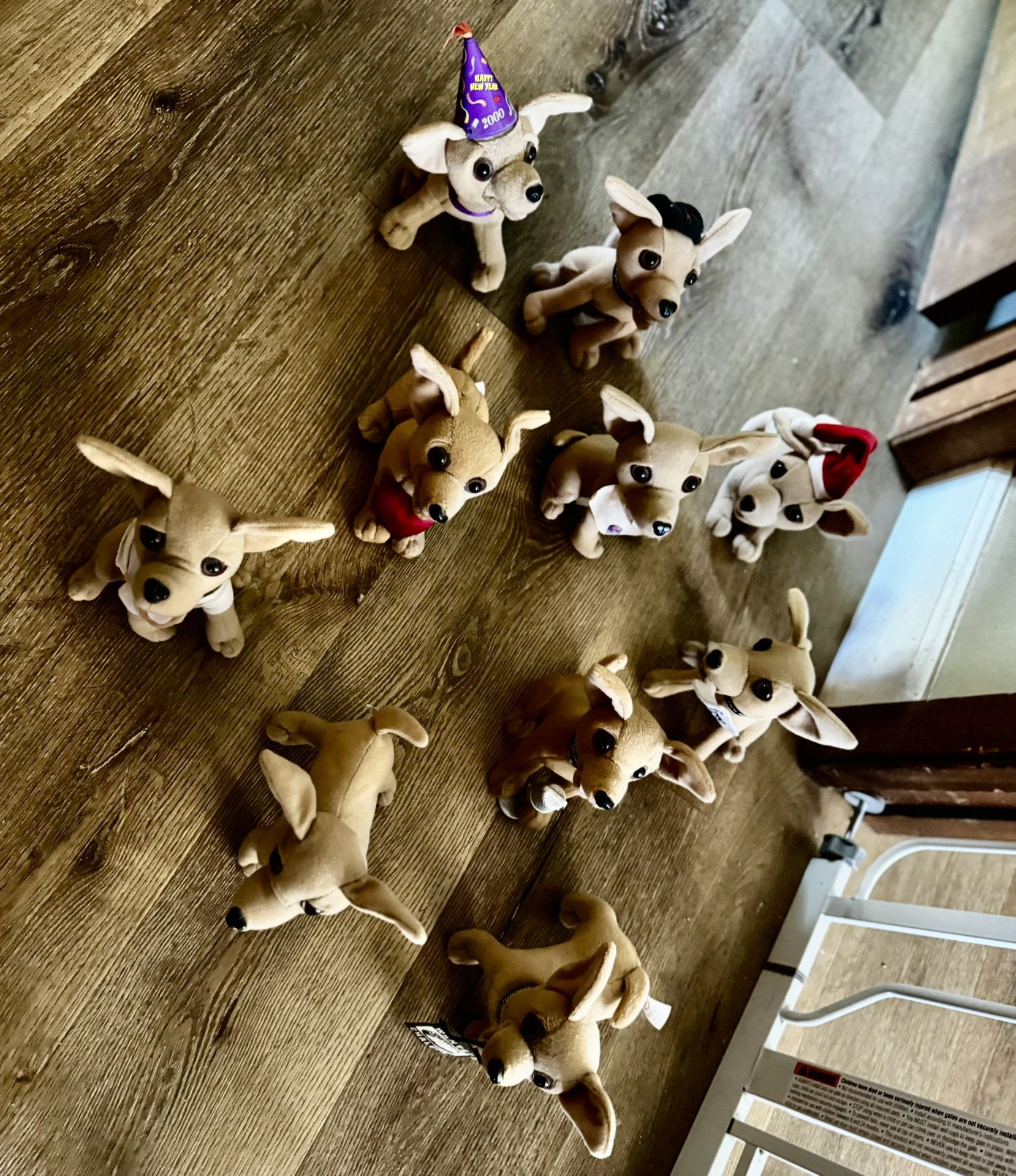 Vintage MINT cond. Taco Bell Plush Dogs (9) RARE collectibles