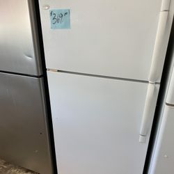 Frigidaire Refrigerator White 30” Excellent  .  Warranty  . Delivery Available . 2203 Fowler St. 33901