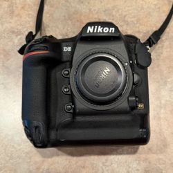 Nikon D5 Camera Body.     $1500