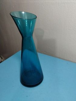 VINTAGE TURQUOISE GLASS VASE 8"×3"