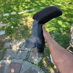 04-06 Scion Arm Rest