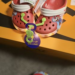 Light Up, Mario Crocs