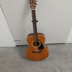 Yamaha Acoustic Guitar 