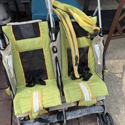 Jeep Wrangler Twin Umbrella Stroller 