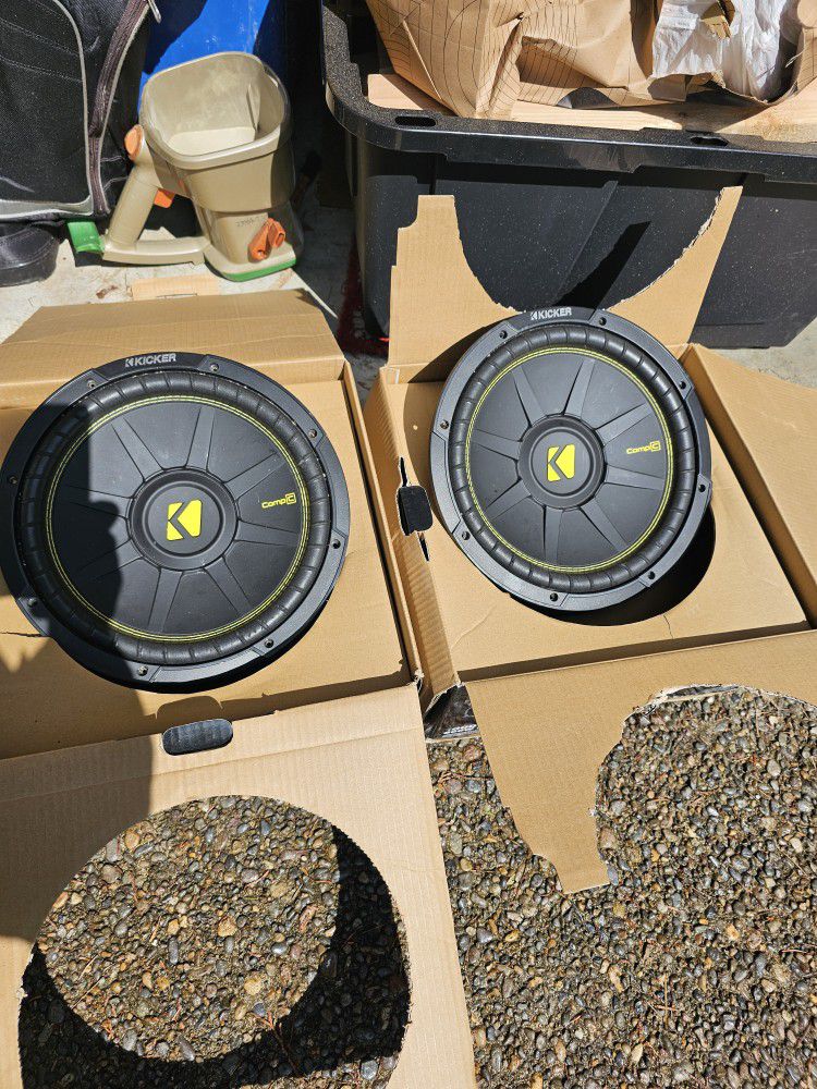 2 Kicker Competition C 12" Subs
