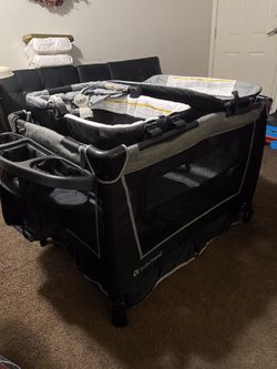 Baby Trend Simply Smart Bassinet W/ Nursery Center And Travel Bag