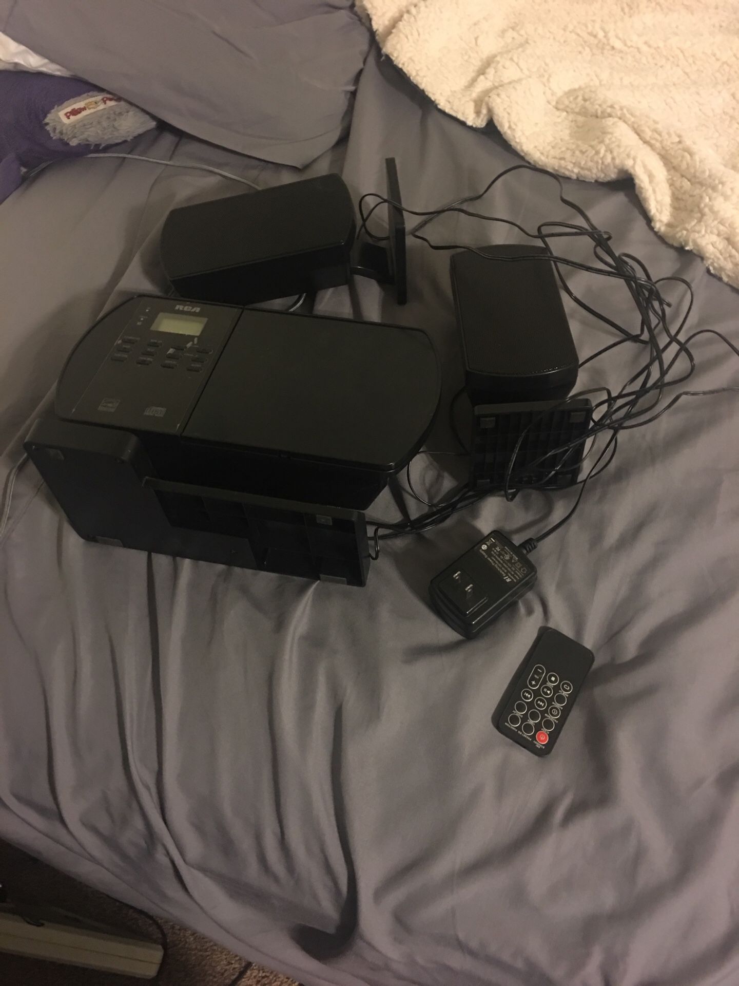 CD player with 2 Speaker and Remote