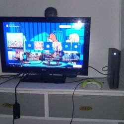 Xbox one S Grey Edition + "32 Tv Combo $140 Firm Today