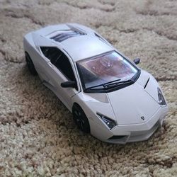 Burago Lamborghini Reventón Diecast Car (White)