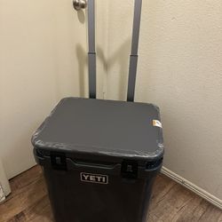 YETI ROADIE 48 WHEELED COOLER
