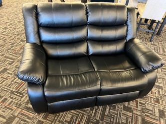 BLACK LOVESEAT RECLINER // WE DELIVER 