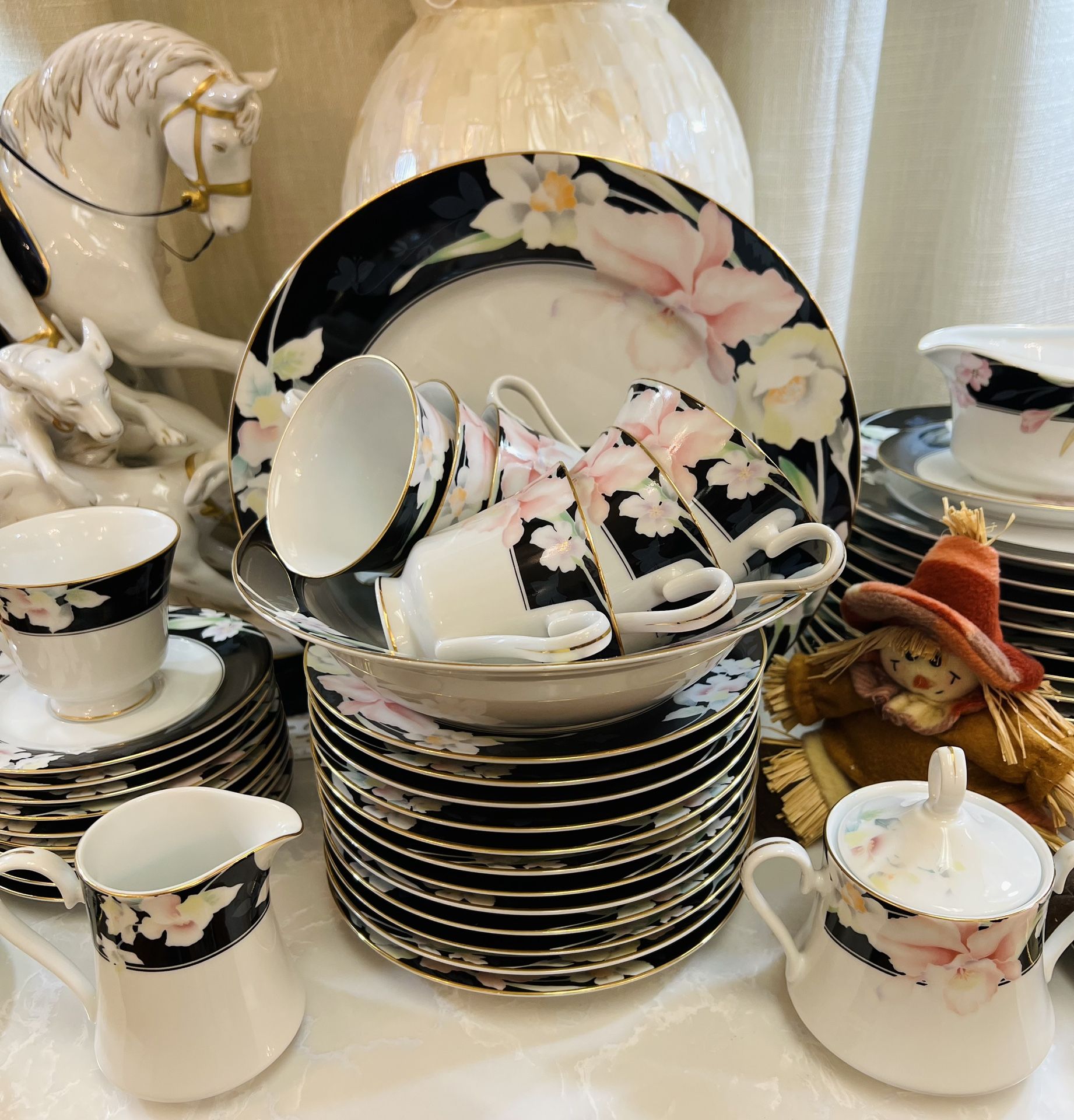 Home Beautiful “Night Orchid” – Japan Fine China (LCA03)