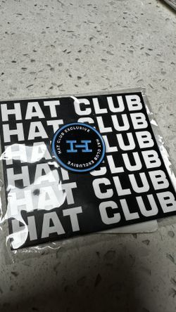HatClub Black/blue Pin