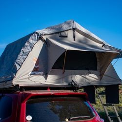 Rooftop Tent - Doubles In Size! - New In Box - RTT - Sleeps Up To 4