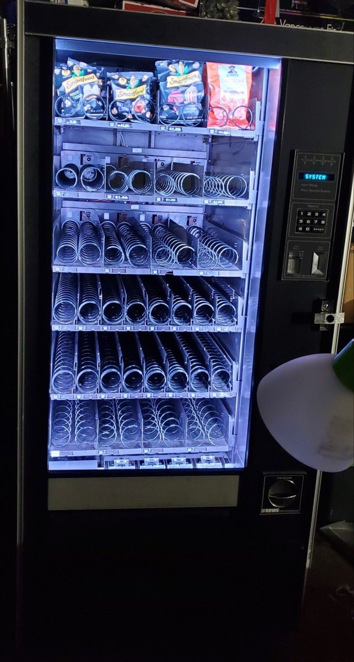 Excellent Working Vending Snack Machine