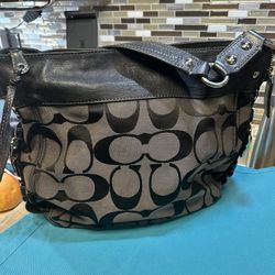 Large 15” Vintage Signature Coach Zoe Shoulder Bag. Canvas /Lux Leather