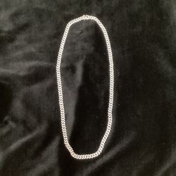 (925) Sterling Silver Necklace